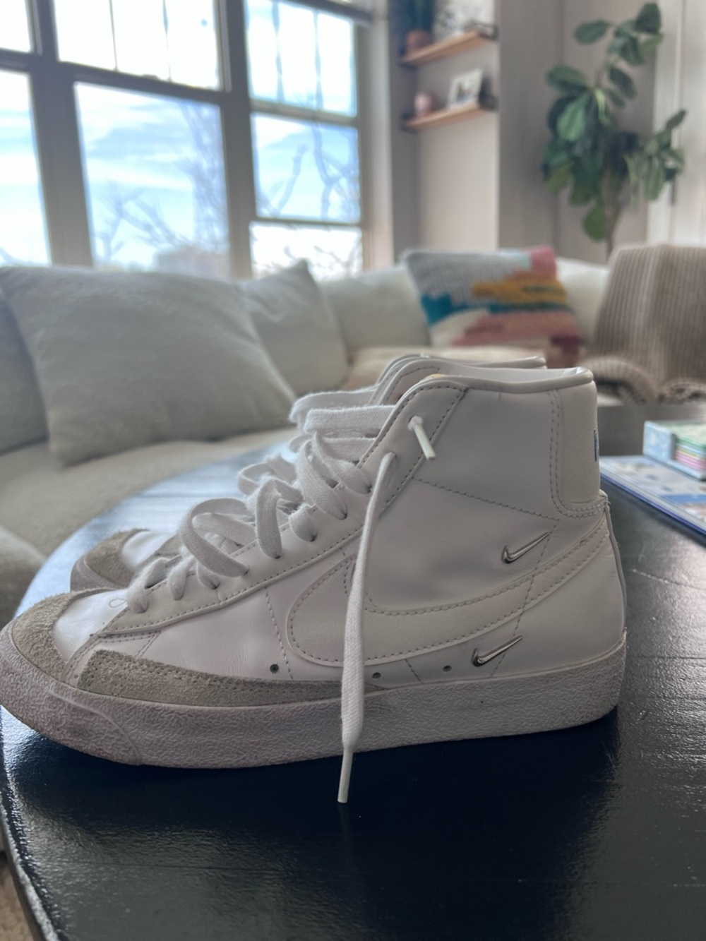 Nike Blazer Mid '77 SE Women's White Metallic Silver Sneaker - Picture 4 of 8